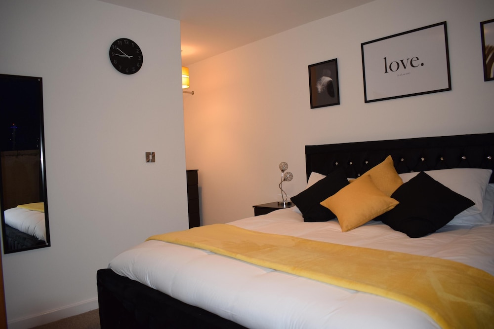 Penthouse 1-bed Apartment With Amazing Views view 2