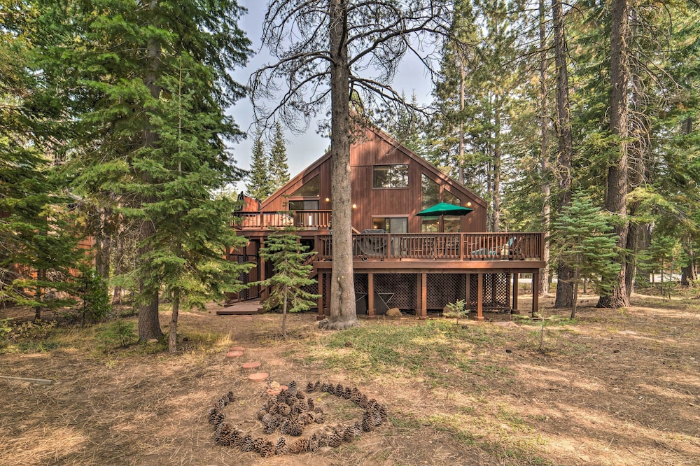 Hot Tub & Deck: Truckee Golf Course Home