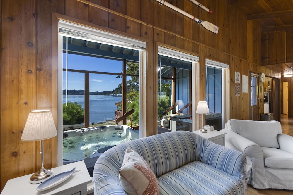 Captain s Retreat in Shelton