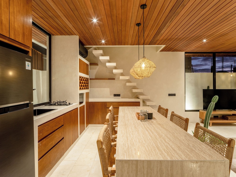 Blacksand Villas Echo Beach