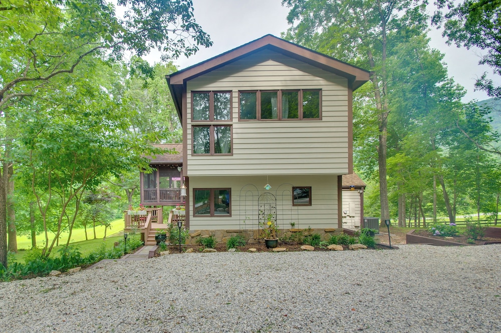 Getaway w/ Lake Views Near Wintergreen Resort! view 5