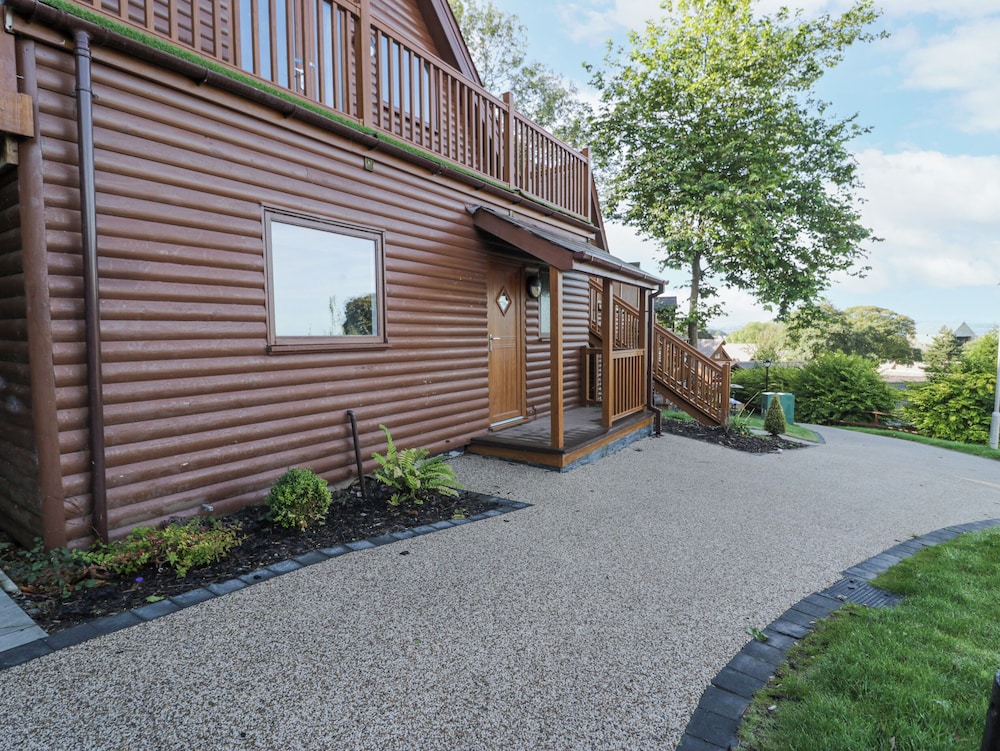 Luxury Lodge 46
