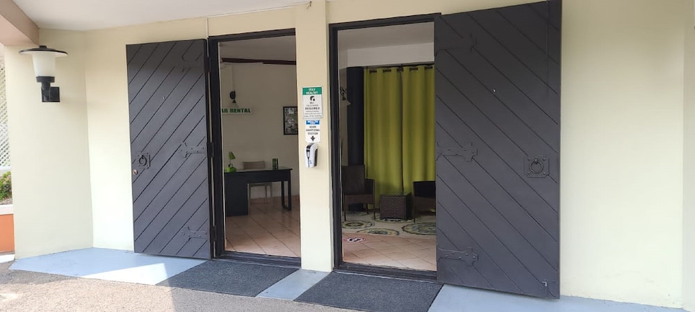 Reception & Lobby