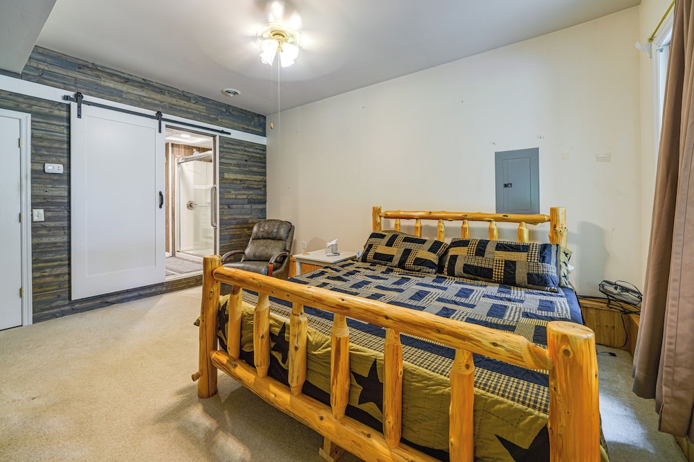 Hot Tub + Pet Friendly: Quiet French Creek Getaway