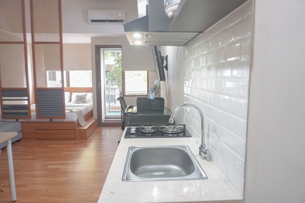 Homey Studio LRT City Jatibening Apartment