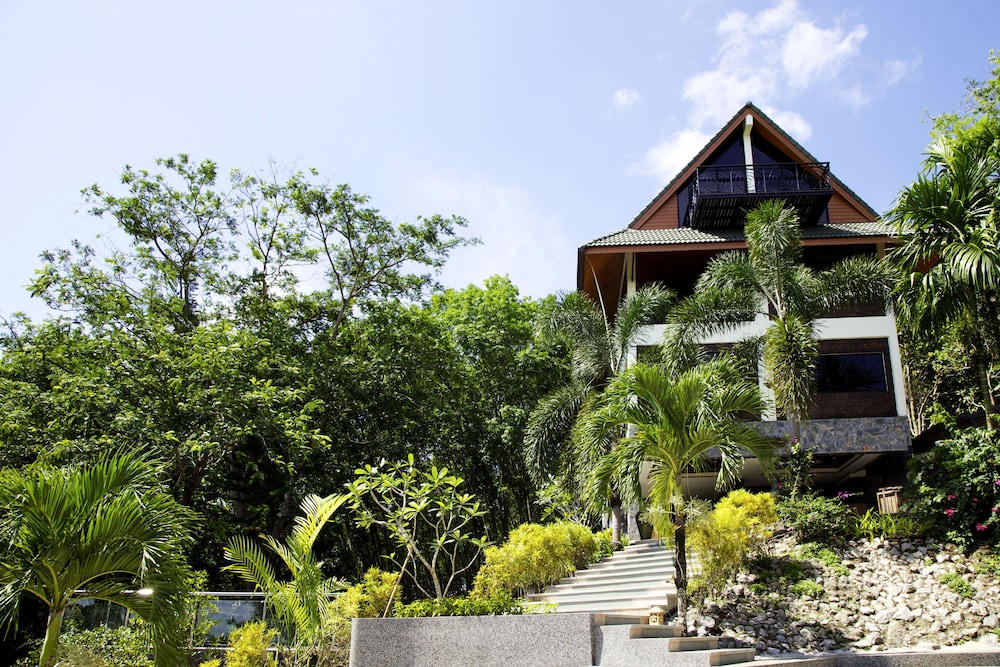Thara Bayview Villa