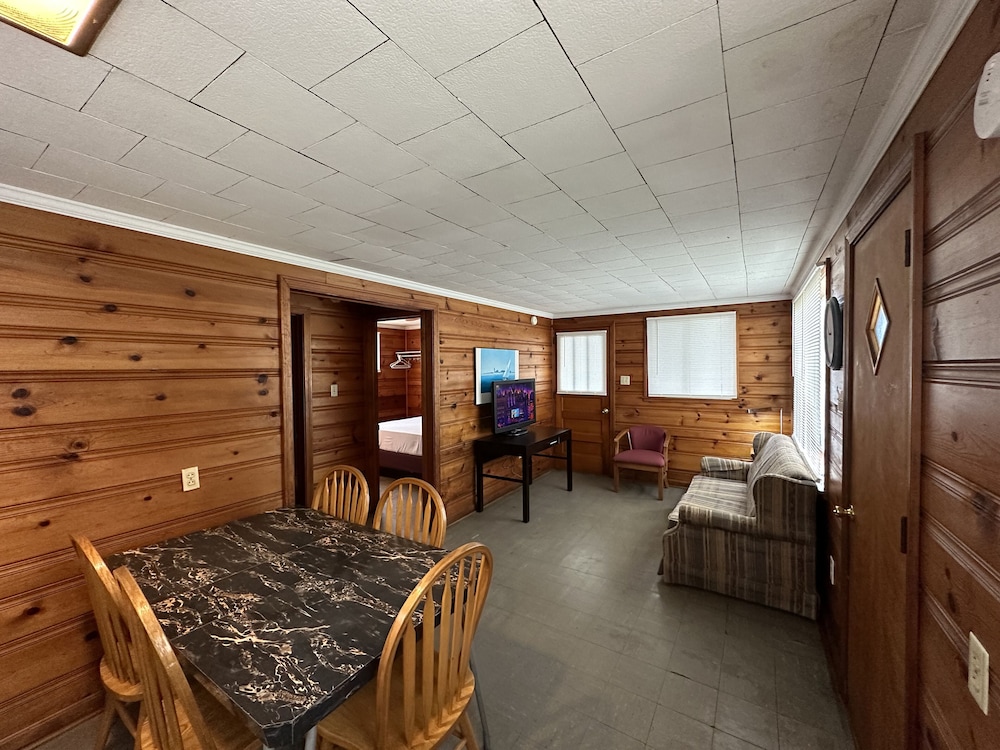 Uncle Toms Cottages - Property Image 11