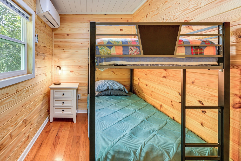 Cottage Close to Caves & Trails in Hocking Hills!
