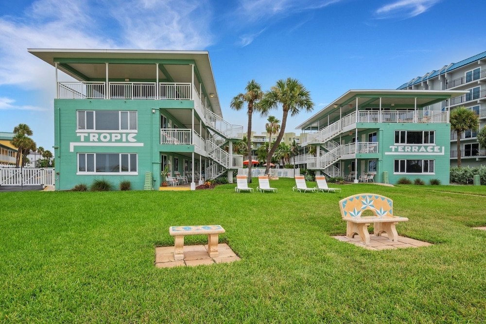 Tropic Terrace #54 - Beachfront Rental 1 Bedroom Condo by RedAwning view 2