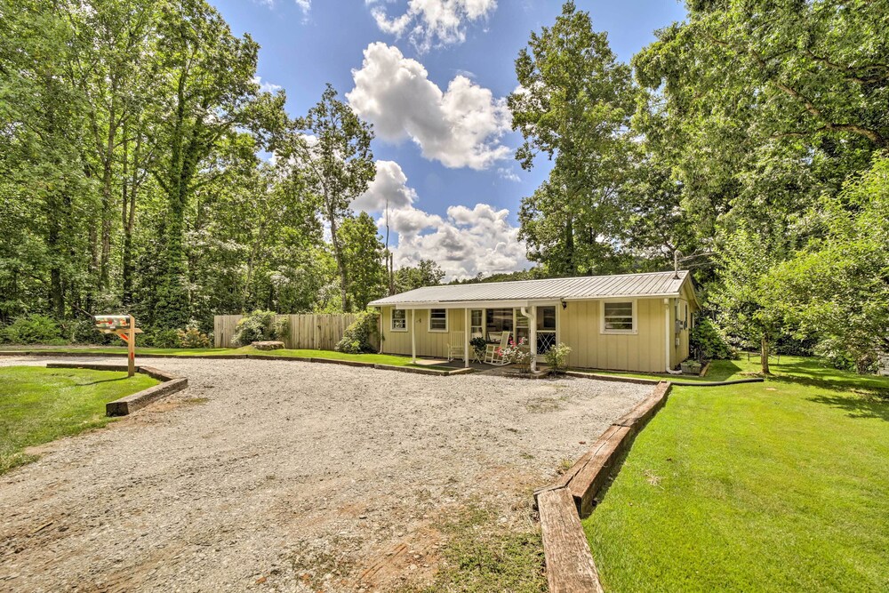 Cozy Franklin Cottage w/ Waterfront Views! view 5