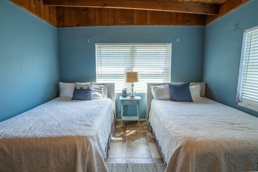 Sunset On The Beach 2 Bedroom Home by RedAwning view 2