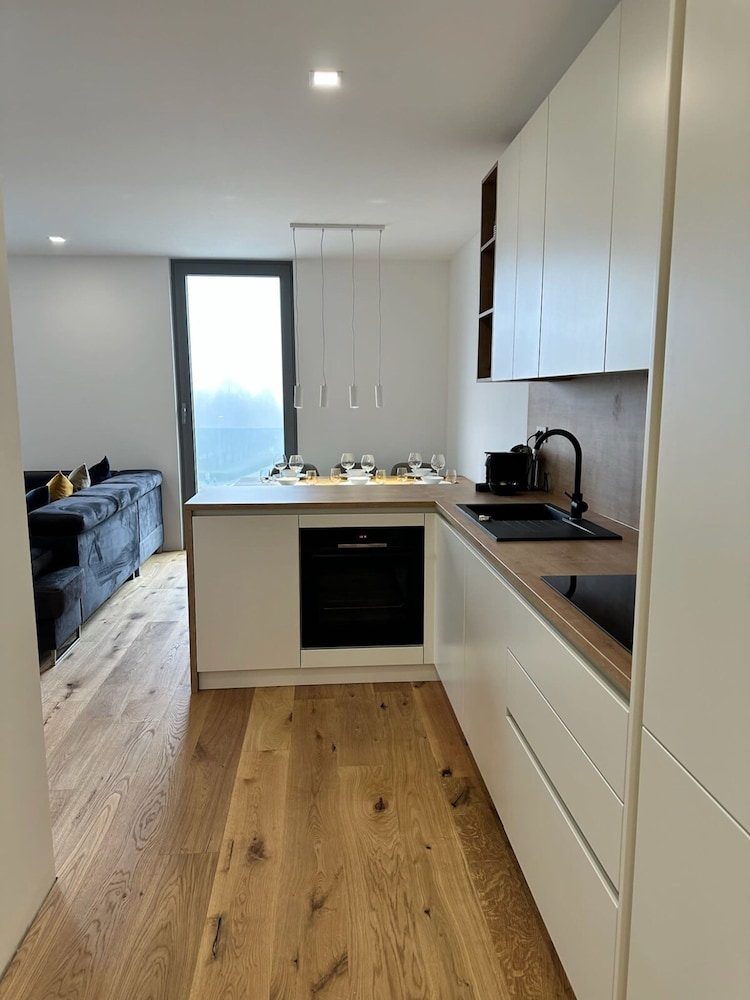 Garden Residence - Premium Alpine View Apartment