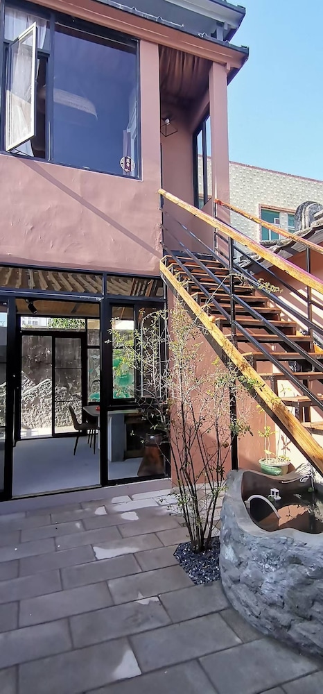 Serenity Courtyard Hotel