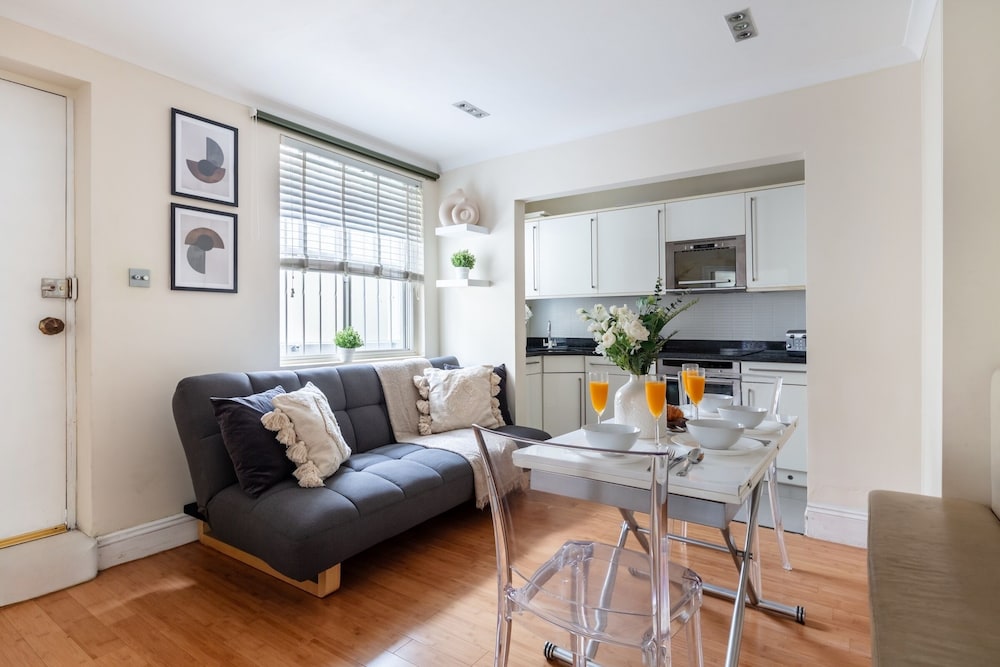 Classic 1BR - Notting Hill Gem