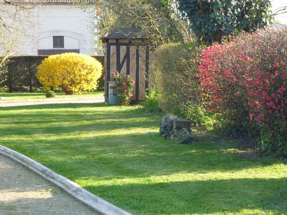 Les Sureaux