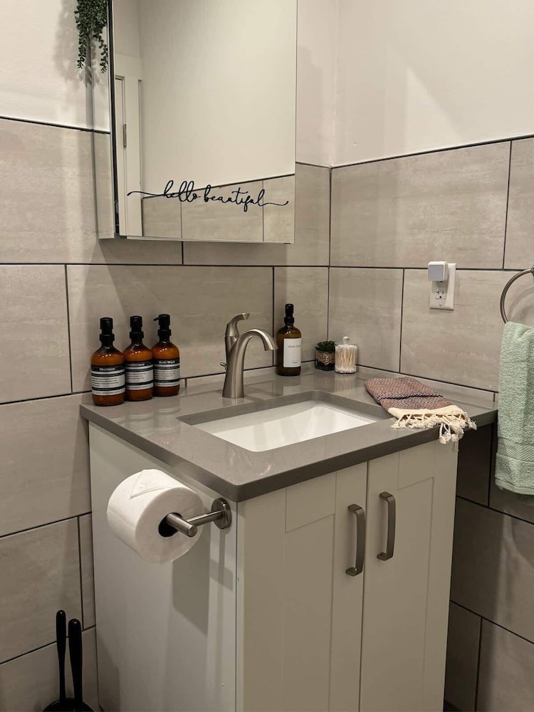 Jungle House Downtown Columbus – Modern Boutique Suites