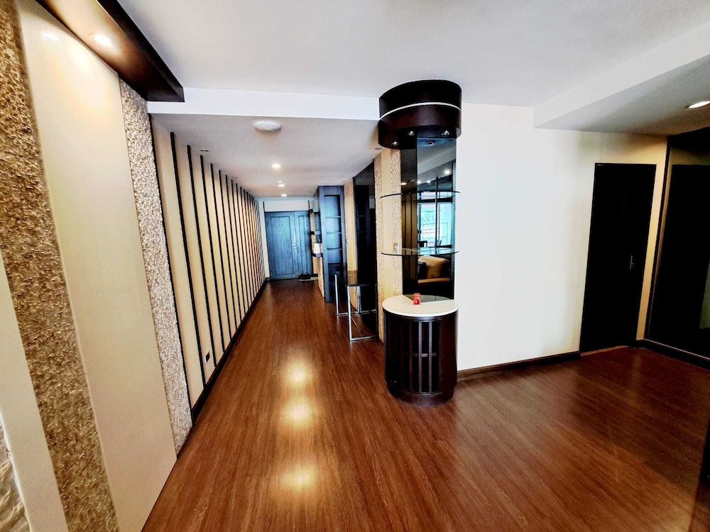7C - 2 Bedroom Downtown Apartment With Shared Pool