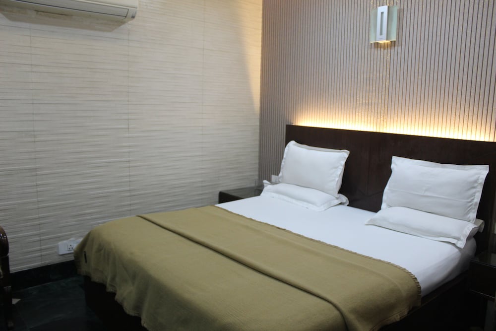 Flourish Inn Saket opposite Max Hospital