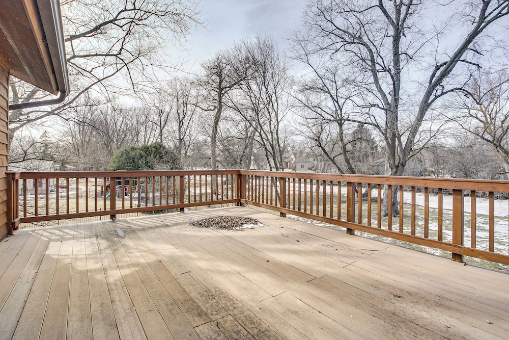 Lake Winnebago Family Retreat: Dock & Deck!