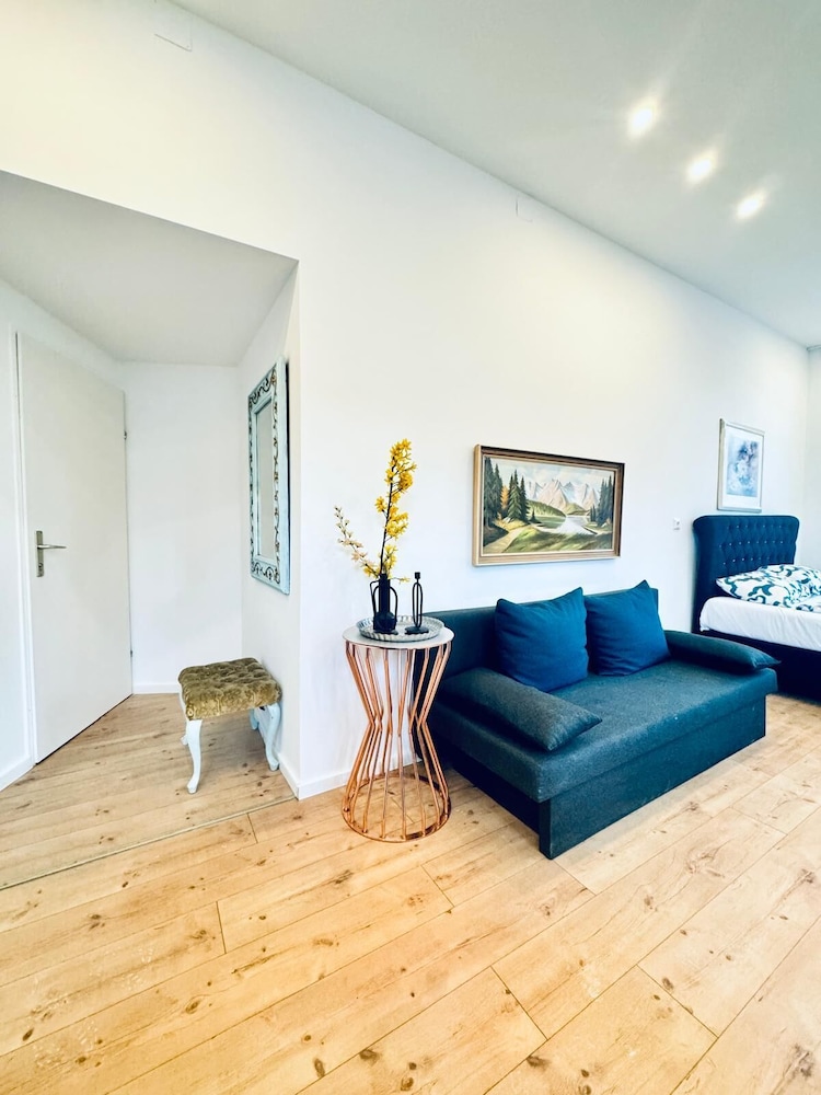Spacious 3BR Near Kaufpark Alterlaa