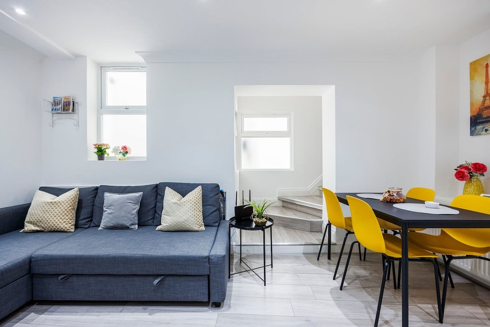 3 Bed 3 Bathroom Flat in Kensington A
