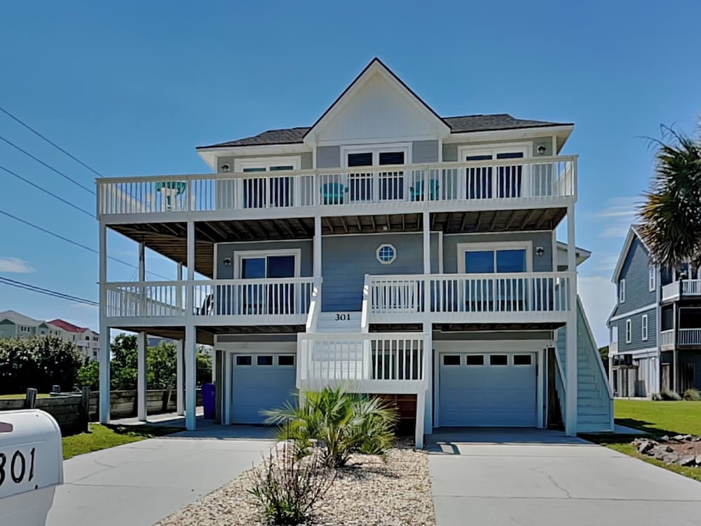 Salty Seahorse by Topsail Realty