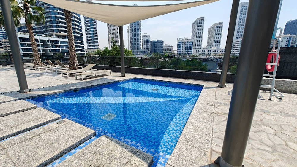 Bright and Airy 1-bedroom Apartment Perfect for 4 in Dubai Marina