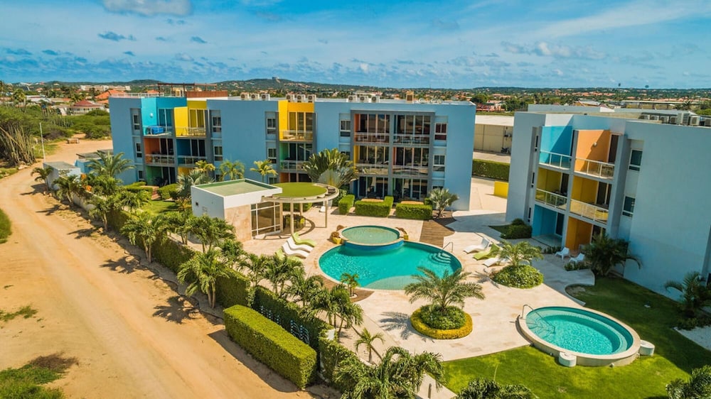 Beautiful Condo w 2BR 2BA Groundfloor Pool Access