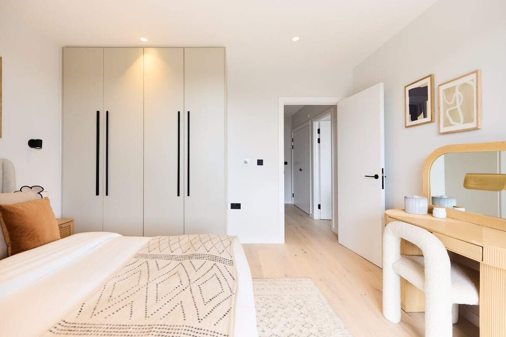 The Brondesbury Scenery - Bright 1bdr Flat With Balcony + Parking