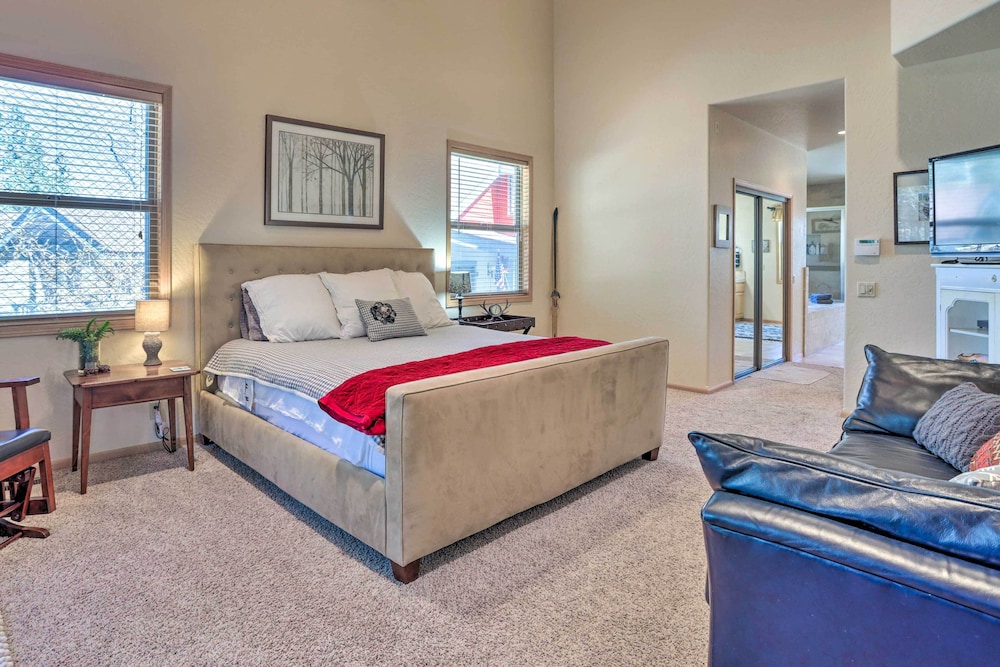 Walk to Ski Lift: Gem w/ Hot Tub in Big Bear Lake view 3