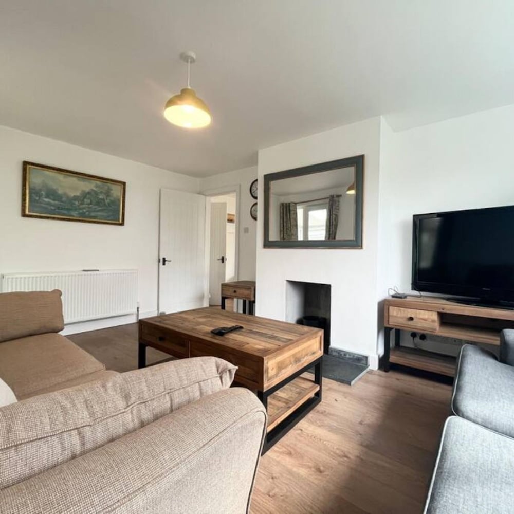 Bright 3bed Bungalow Porthlevan view 5