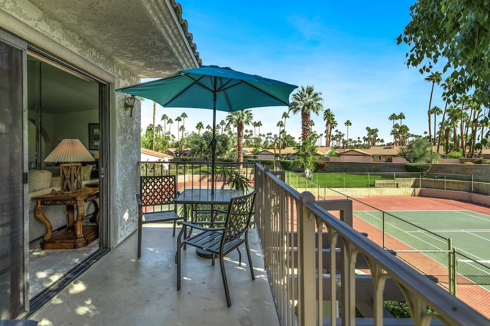 Stylish Condo With Panoramic View Community Pool