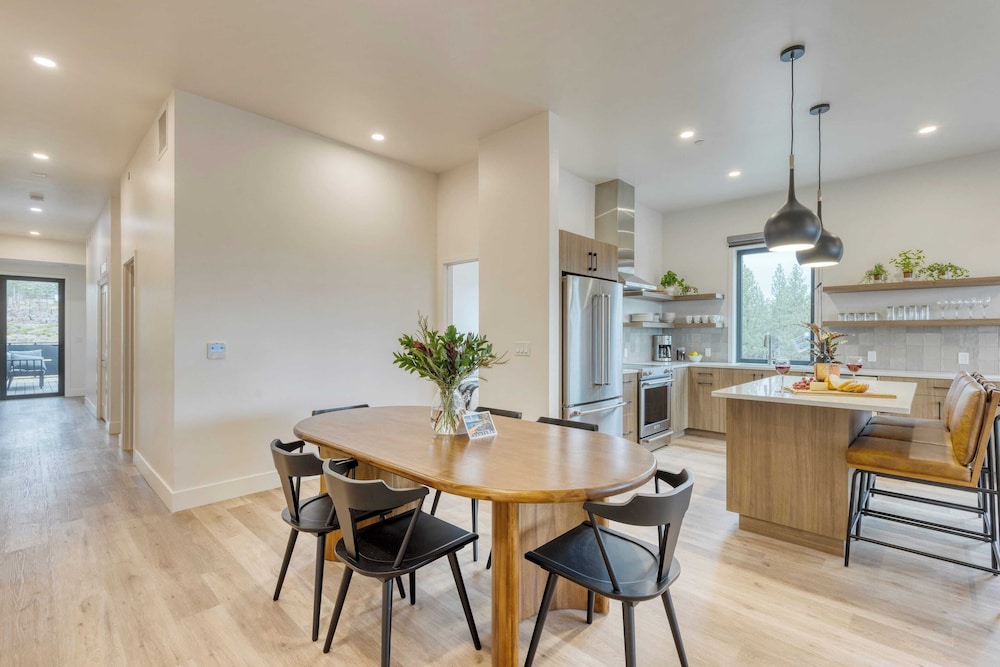 1115 Aerie Buyout 2 Units, Near Downtown Hot Tub + Mountain View