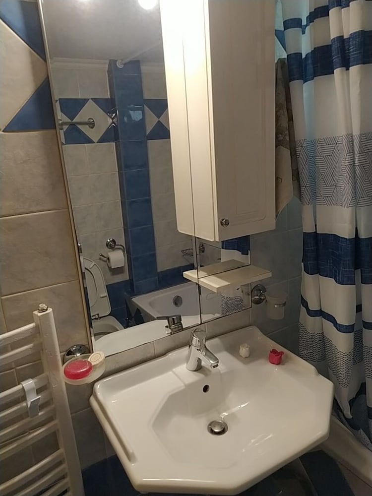 Marousi Comfy Apartment With Balcony