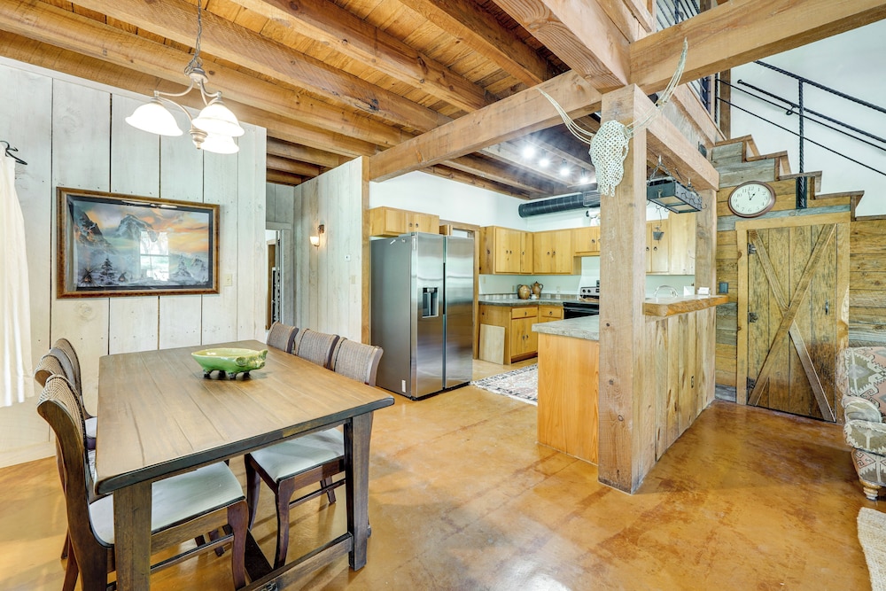 Swim, Hike & Unwind: Serene Hill Country Retreat