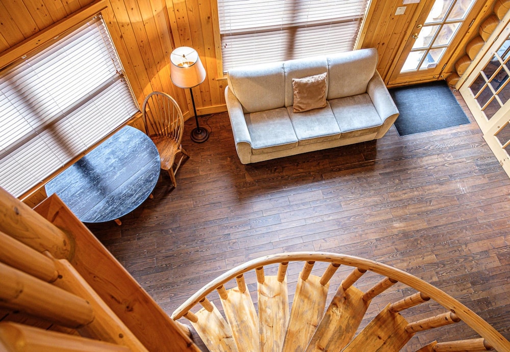 Executive Plus 52 - Beautiful Spacious log Home With Private hot tub Pool
