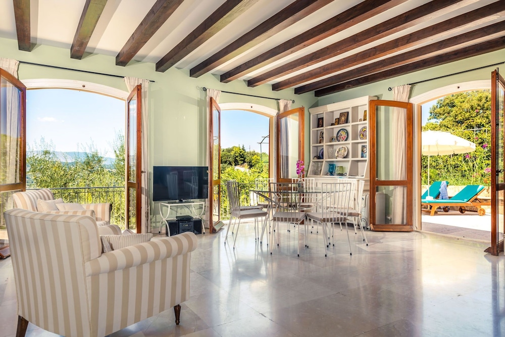 La Belle Villa - Family Retreat Magnificent View