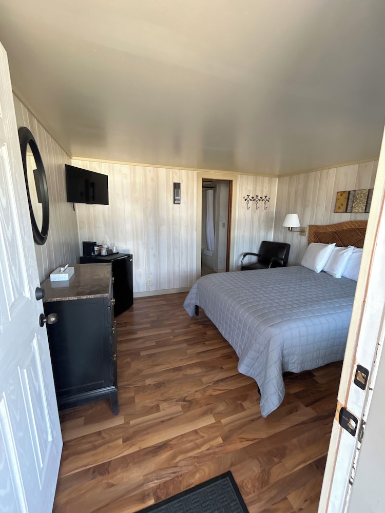 Silver Sands Hotel & Resort