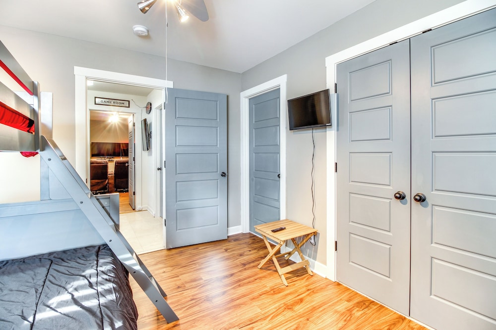 Private Pool & Game Room: Home Near Savannah