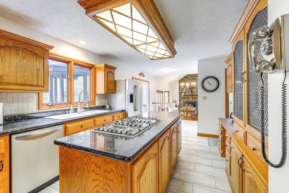 Bike, Fish, Golf & More: Stately Tudor in Mogadore