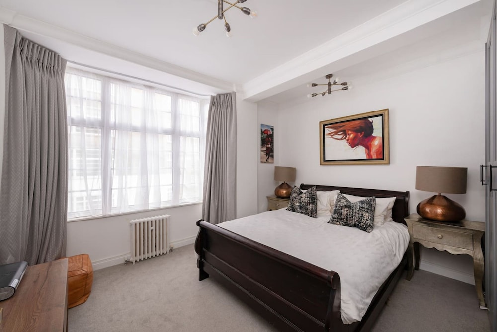 Luxury 3-bed Marylebone Home Security Elevator