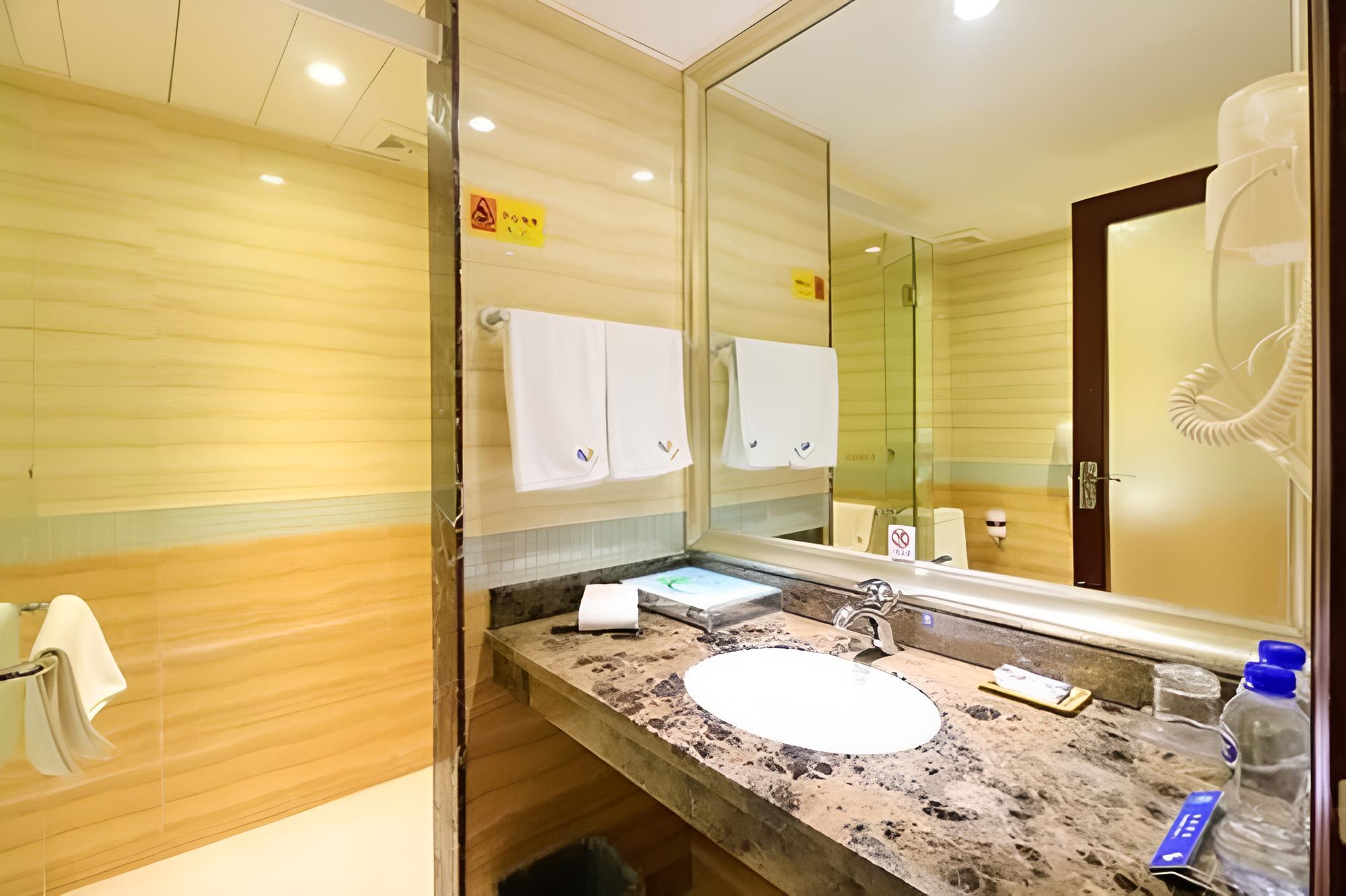 L Hotel Lianhua