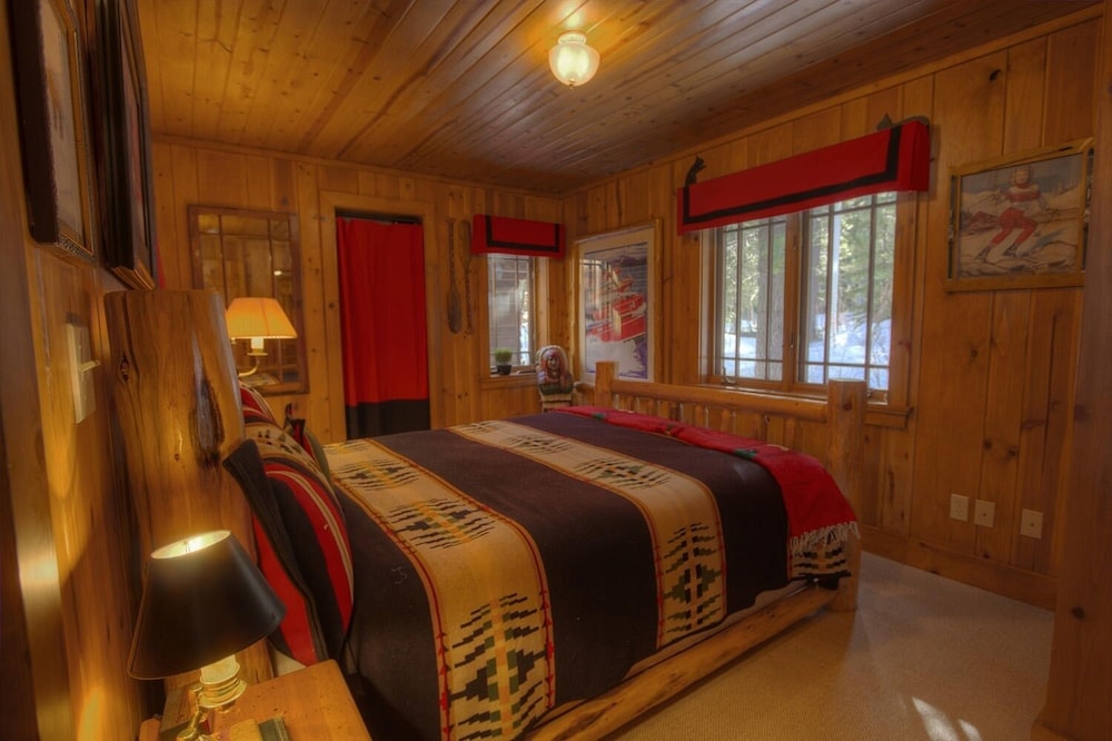 Lakefront History 5 Bedroom Cabin by Redawning view 5