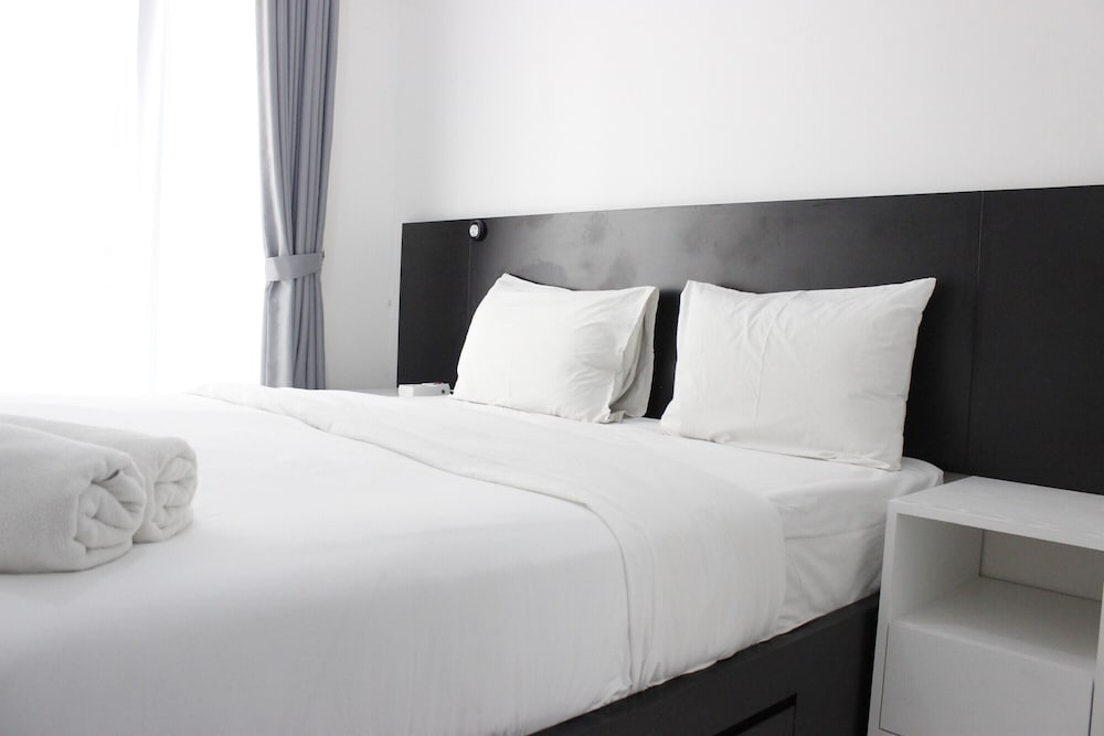 Stylish Studio Room Grand Asia Afrika Apartment By Travelio 2