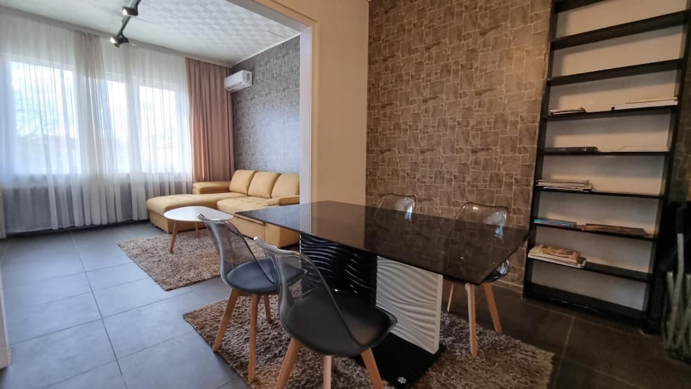 Central Apartment Shishman