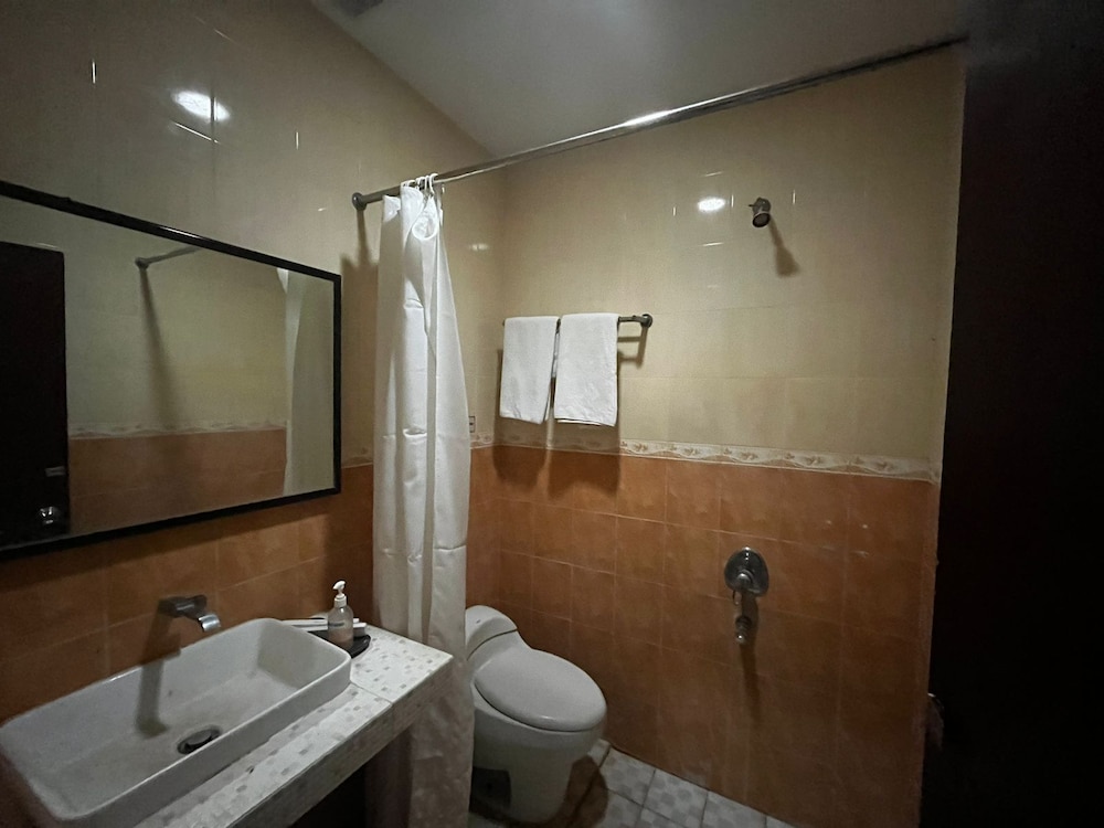 OYO 94442 Jebres Inn