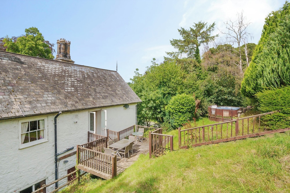 Brookside Manor House