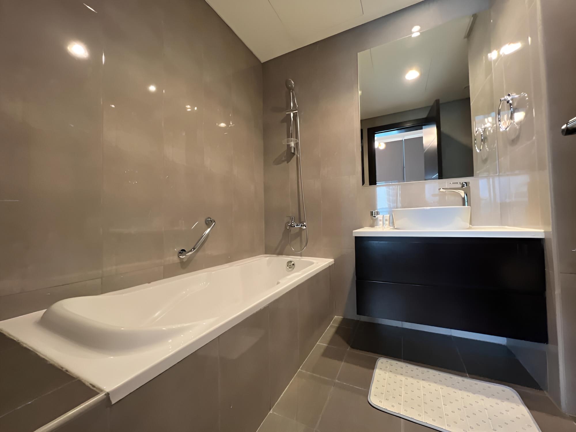 Business Bay - Merano Tower 1013