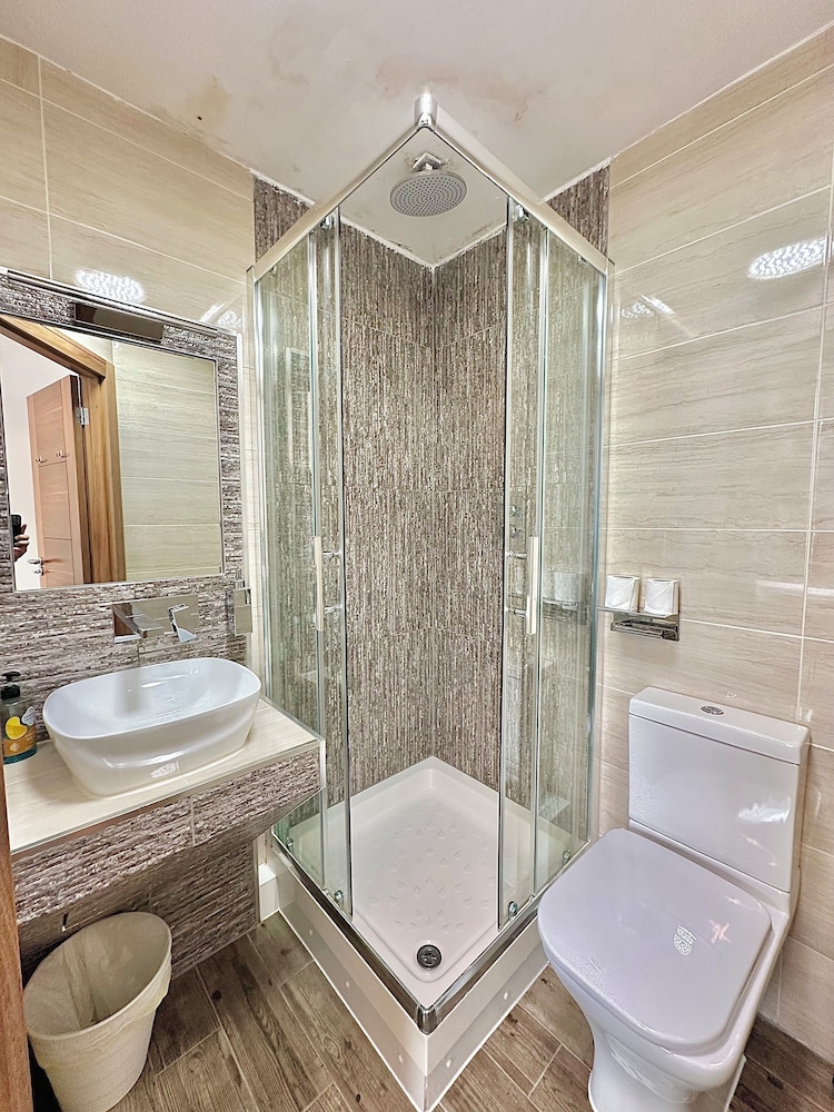 205 Earls Court
