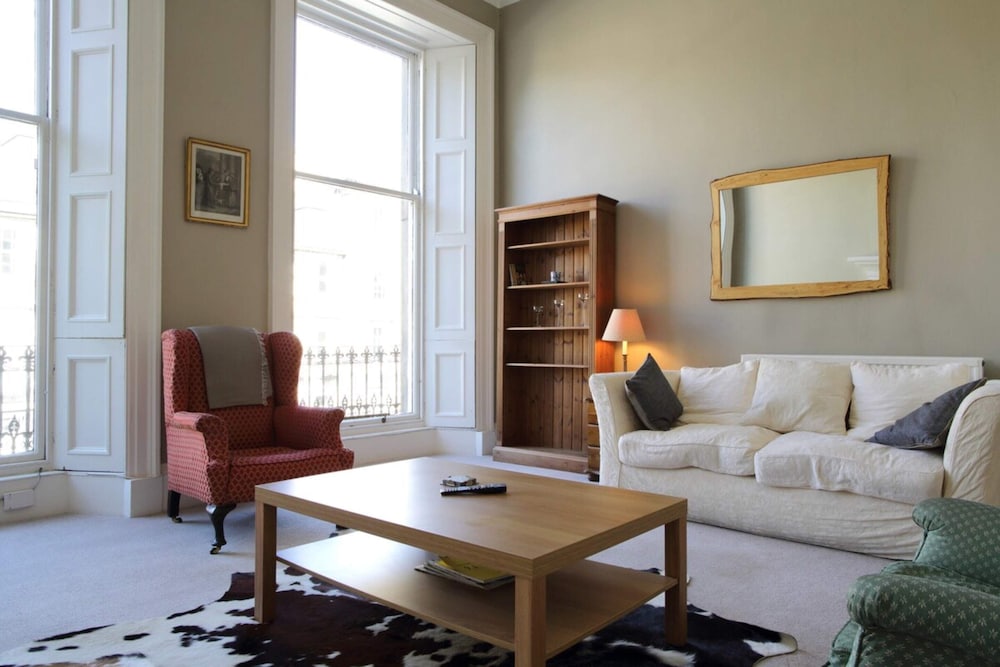 Grand New Town 2 Bedroom in Central Edinburgh